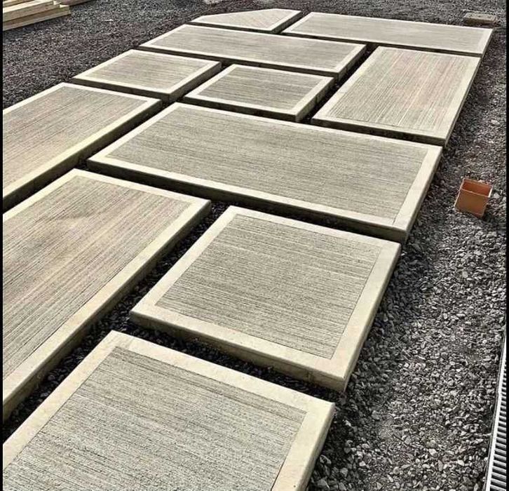 Podjazd z betonu wylewanego,  Beton szczotkowany - gładki, zacierany