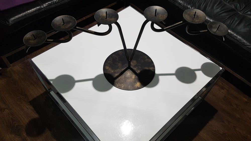 Sprzedam antyk  świecznik metalowy.