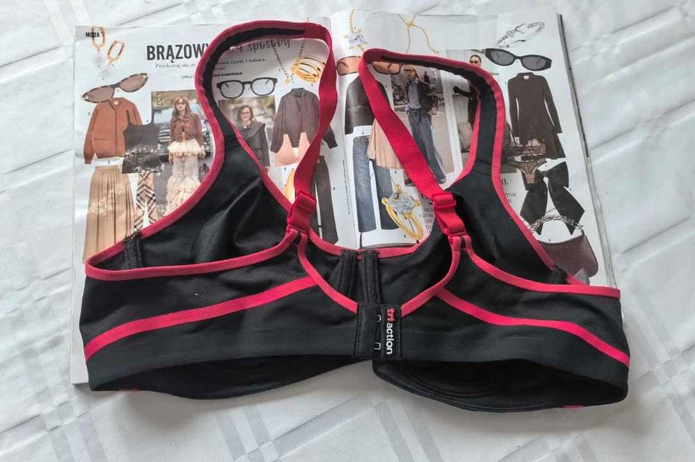 Fajny sportowy biustonosz miękki marki Triumph rozmiar 80B