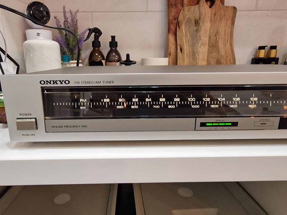 Radio Onkyo modelo T-22 FM/AM Japão
