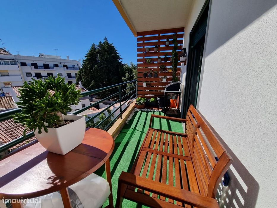 Apartamento T3 com 2 casas de banho, lugar de estacionamento e garagem