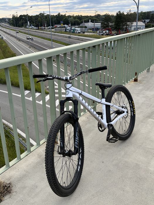 Commencal absolut pure white