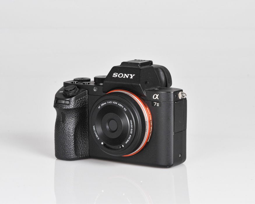 Sony A7 II com lente Viltrox 28mm, carregador e bateria extra