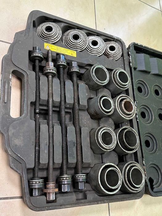 Zestaw tulei wciskających i wypychających 36 CZ. KS TOOLS