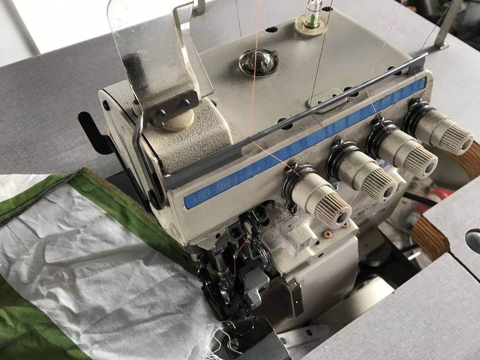 Overlock pięcionitkowy Juki MO-3616.