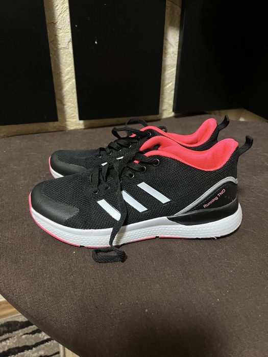 Adidas кроссовки!