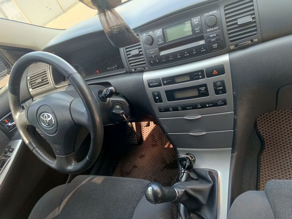 TOYOTA COROLLA в гарному стані, салон не затертий, машина стоїть майже двох роки без експлуатації. Авто варте уваги .