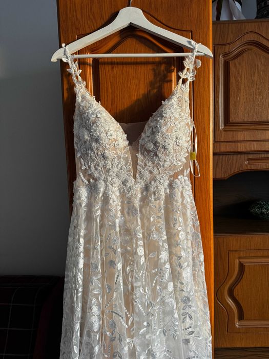 Śmietankowa suknia ślubna