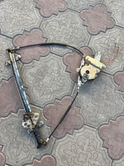 Склопідйомник чері амулет