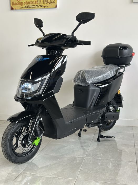 NICE SCOOTER, ALTA PERFOMANCE 100%elétrica e sem carta! Bateria de lítio 60volts removivel. Topo de gama!