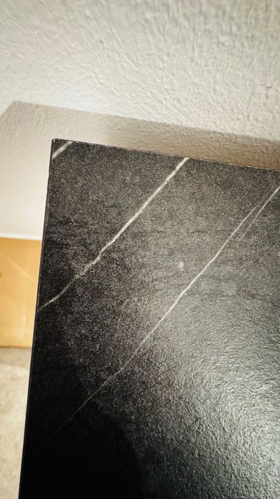 Aparador efeito mármore preto