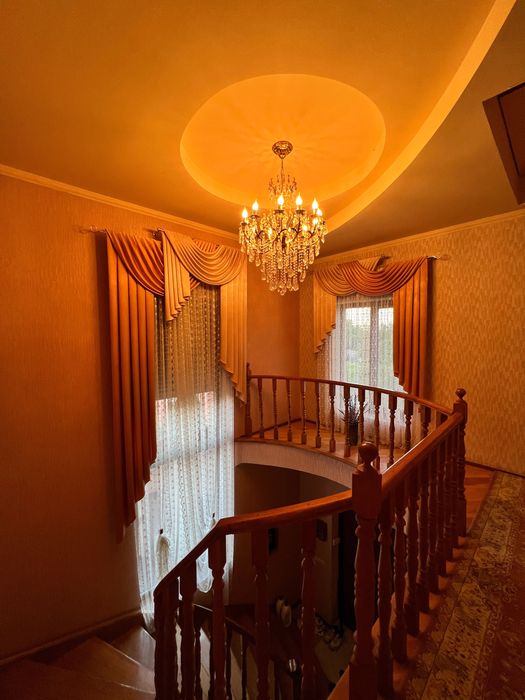 Продаю класний,стильний будинок,всього 10хв до Парку Шевченка та Озера