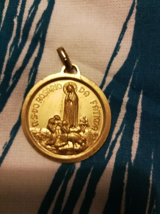 Medalha Nossa Senhora de Fátima com reverso dos pastorinhos