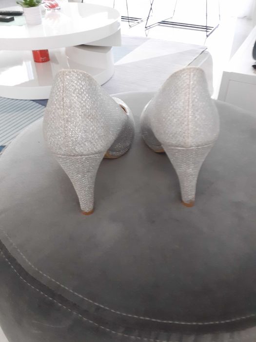 Sapatos de mulher como novos