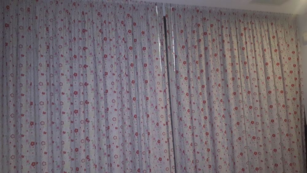 Edredon/ colcha + almofadas + cortinados