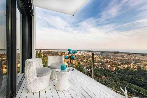 Від власника! Продаж вілли на березі моря поруч Барселона. Золота Віза