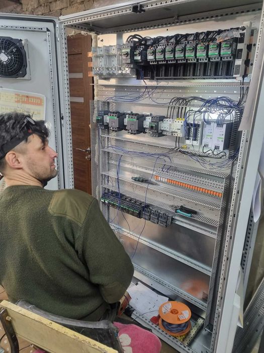 Prefabrykacja i składanie przemysłowych szaf sterowniczych