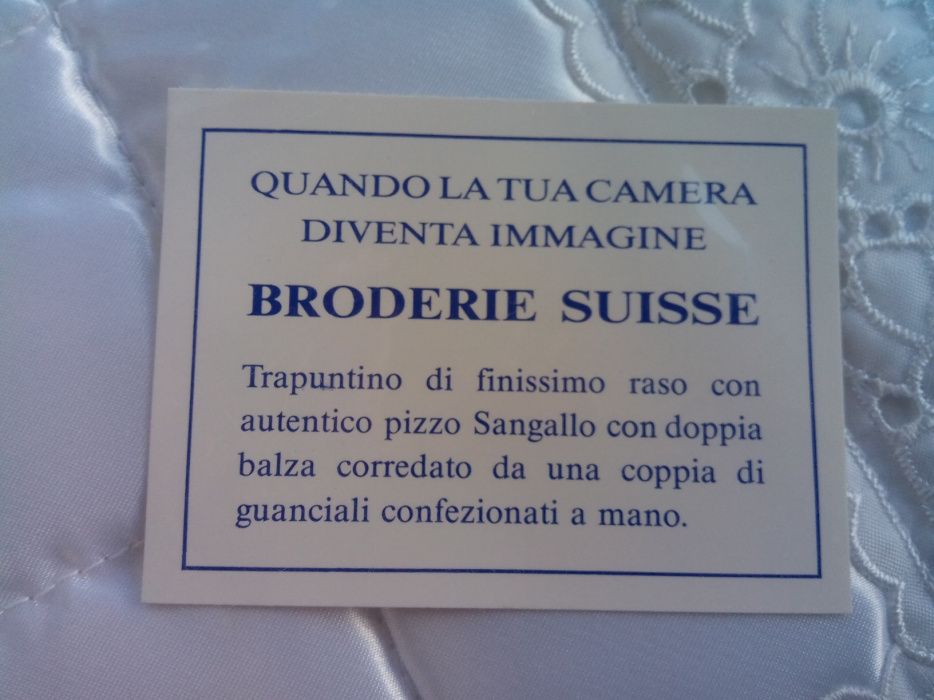 Edredão ou Colcha branca em cetim + 2 almofadas
