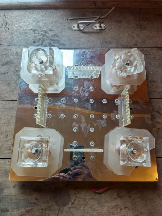 Люстри різні на вибір