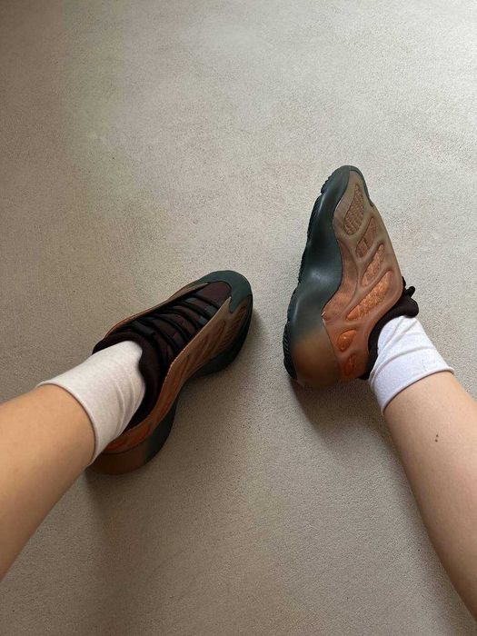 Yeezy 700 Fade / Buty