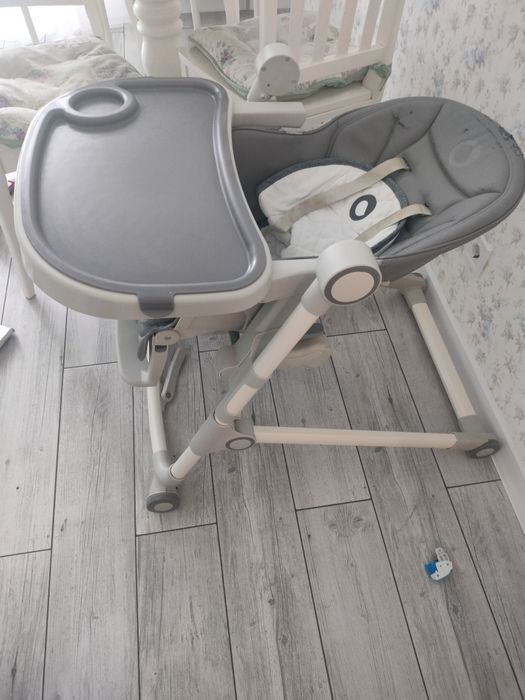 Стільчик для годування безкоштовно. Самовивіз.