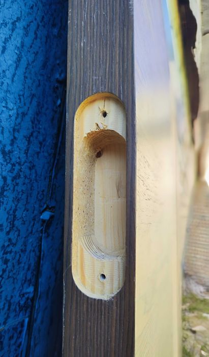 Дверь массивная дуб со стеклянной вставкой ручкой и замком