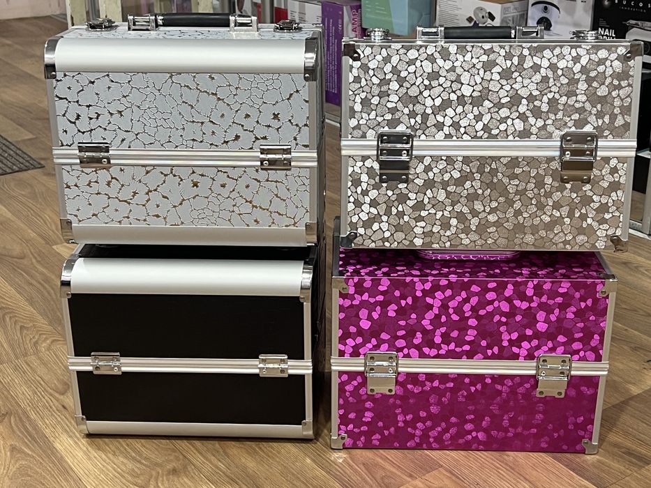 Чемодан мастера для маникюра, визажиста и парикмахера