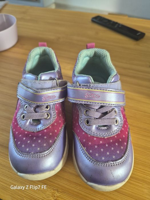 Adidaski świecące dla dziewczynki 23