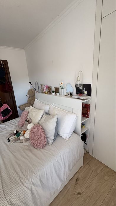 cama sumier com arrumacao ikea