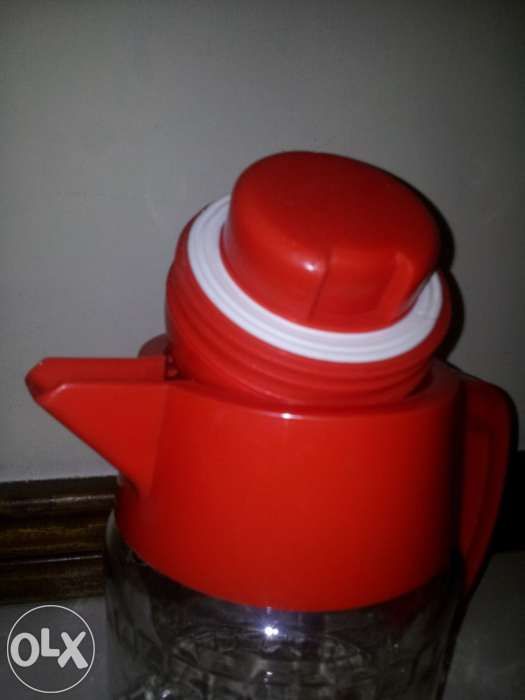 Jarro em vidro com tampa vermelha nunca utilizado