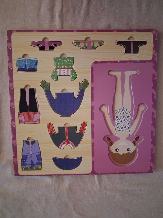 Jogo de vestir a boneca - madeira