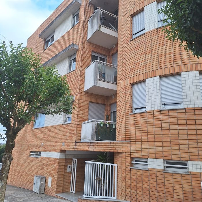 T2 Ermesinde/ cozinha equipada/lugar de garagem 2 carros
