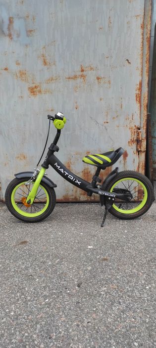 Продам беговел детский