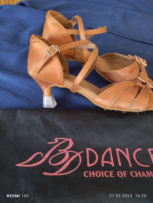 Продаємо босоніжки для латини