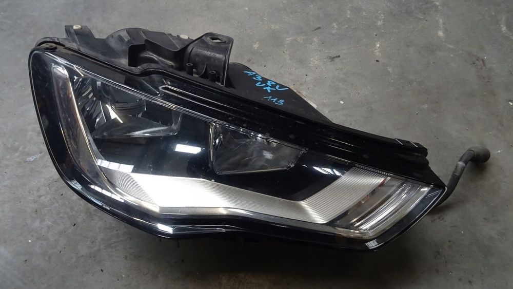 REFLEKTOR PRAWY AUDI A3 8V 8V0941004A UK