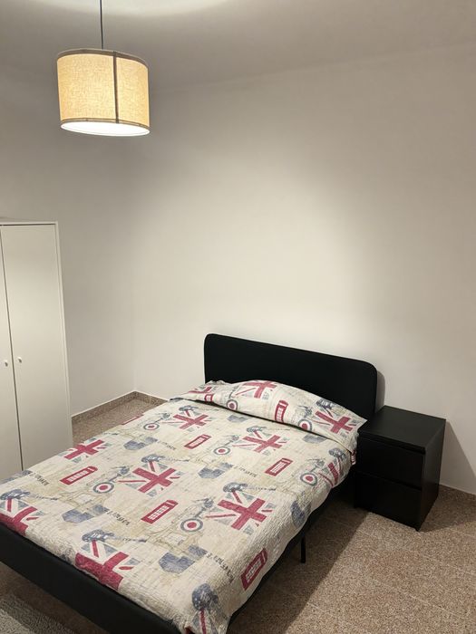 Alugo quarto moita