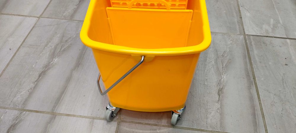 Wózek sprzątający, wiadro 20 litrów z prasą