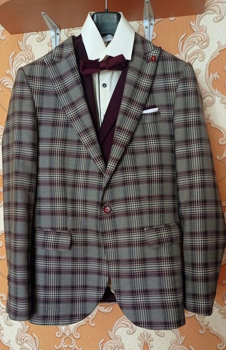 Чоловічий костюм-трійка