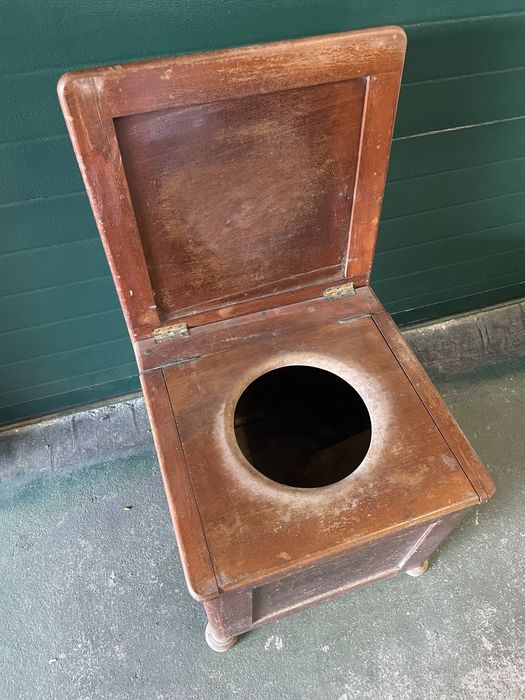 Sanita em madeira com 150anos