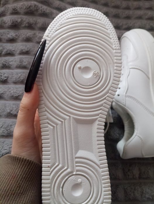 женские кроссовки