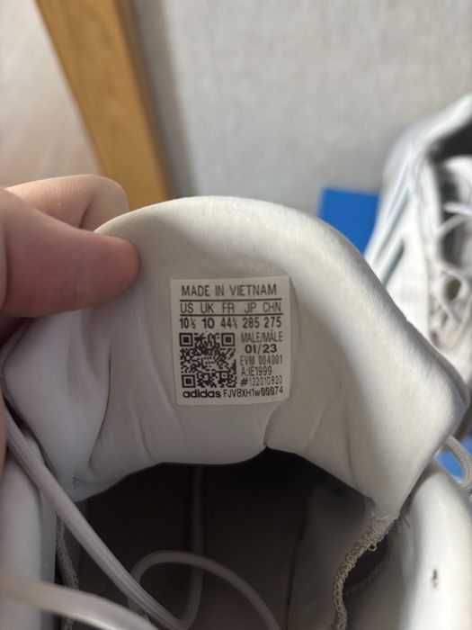 Кроссовки Adidas Ozelia 44.5