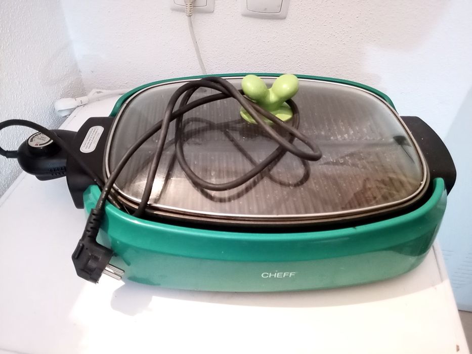 Grelhador eléctrico com tampa