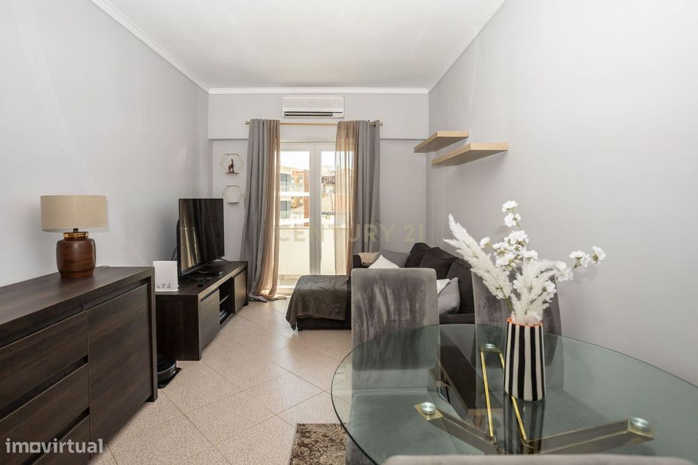 Apartamento T2 com Varanda Cruz de Pau, Amora - Seixal -