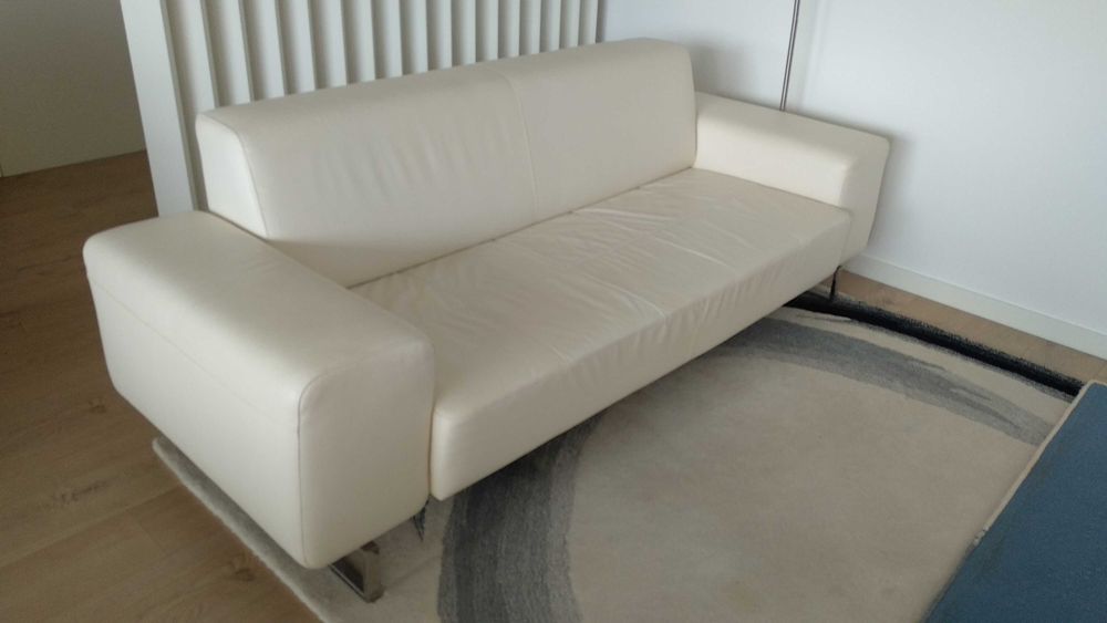 Sofá branco em pele (ANARIC)