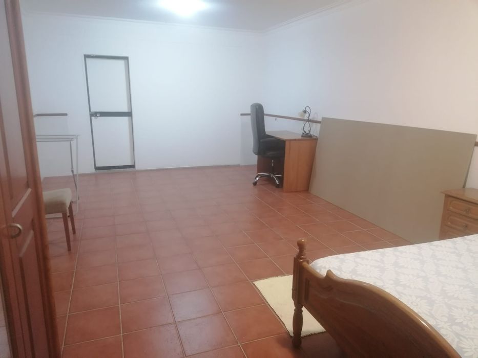 Aluga Andar de Moradia