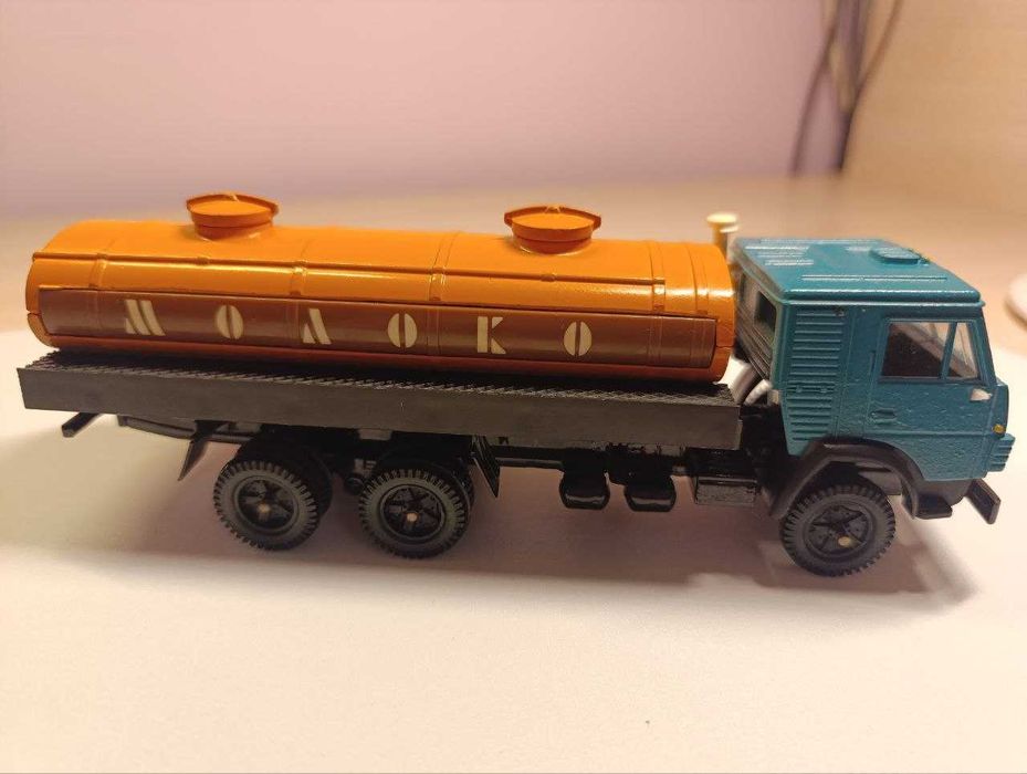 КамАЗ-53212 «Молоко» Масштабная модель грузового автомобиля 1:43