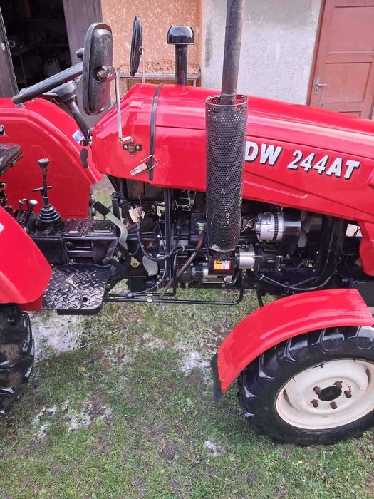 Трактор DW 244 AT