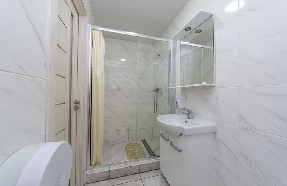 Здам подобово затишні апартаменти, біля метро.