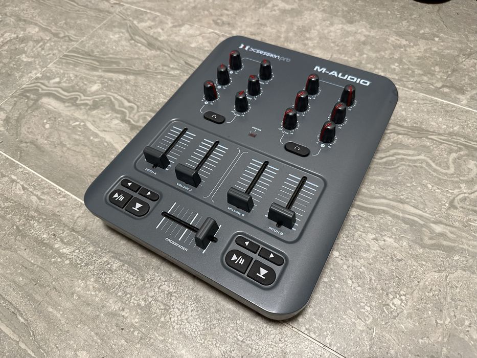 M-AUDIO XSession Pro kontroler midi mikser
