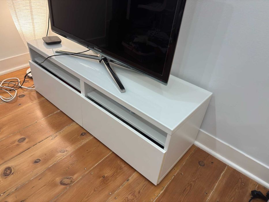 Movel TV com tampo em vidro
